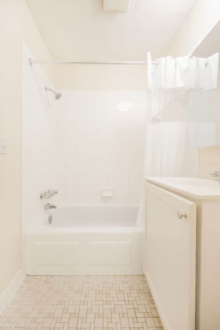 Excelsior Apartment: 832 3rd Ave S