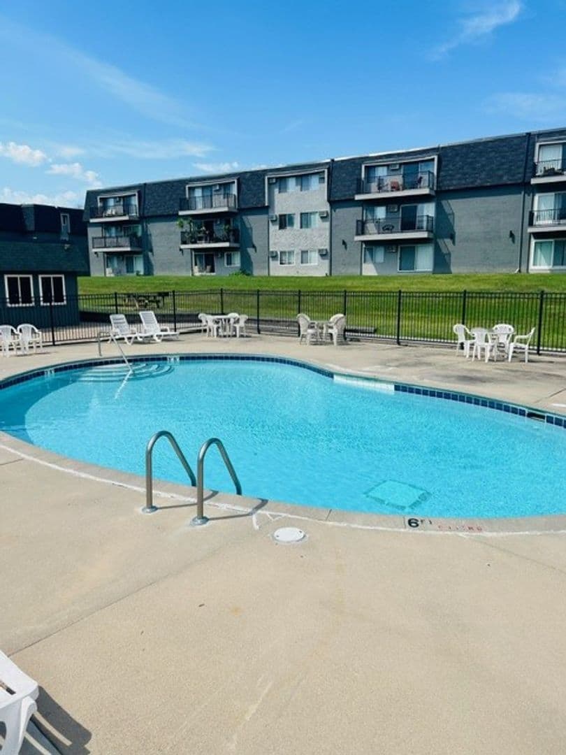 Chanhassen Apartment: 7721 Chanhassen Rd