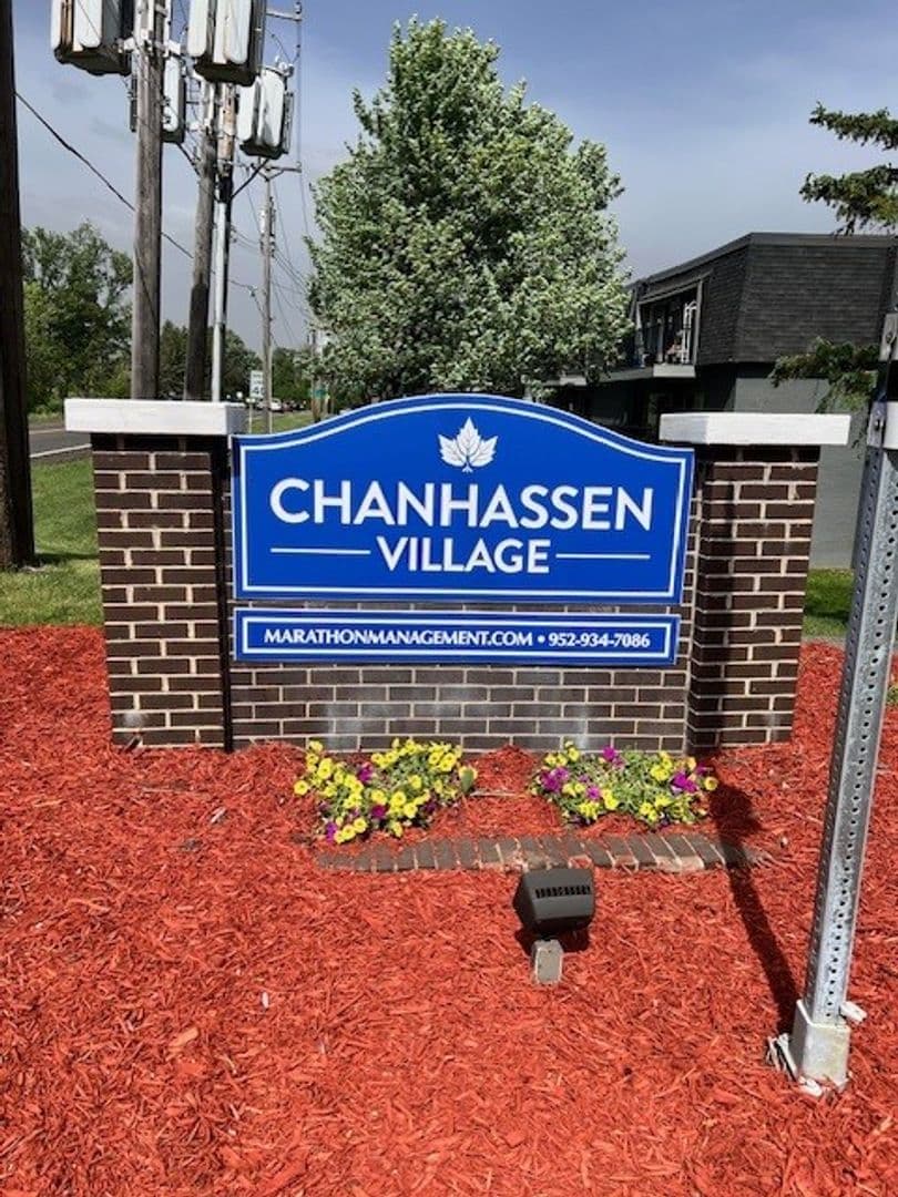 Chanhassen Apartment: 7721 Chanhassen Rd