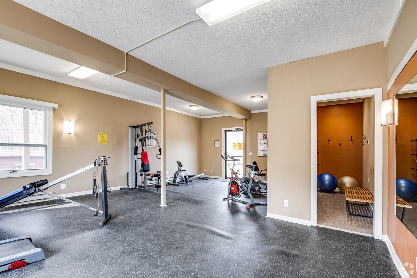 Excelsior Apartment: 832 3rd Ave S