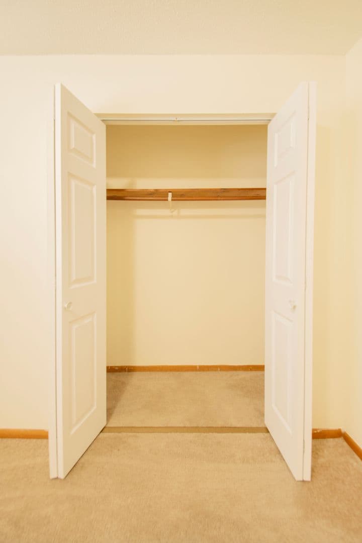 Elk River Apartment: 18594 Gary St