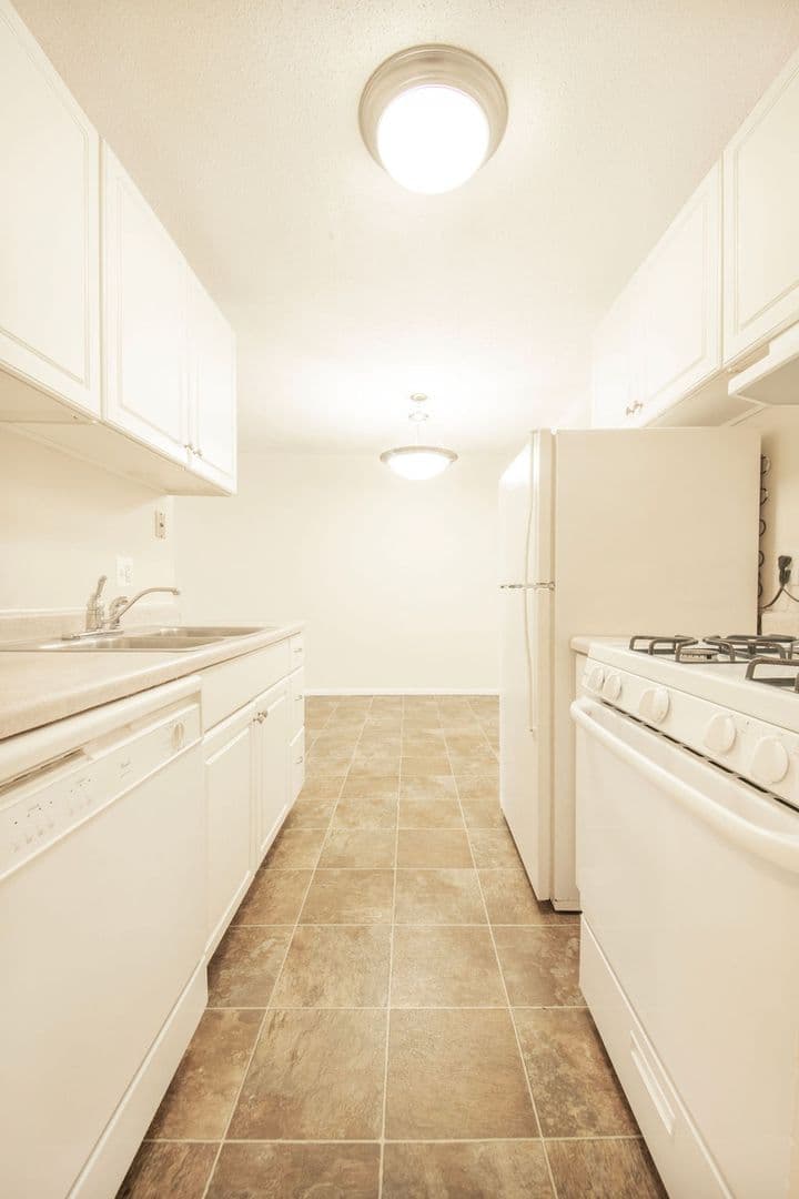 Excelsior Apartment: 832 3rd Ave S