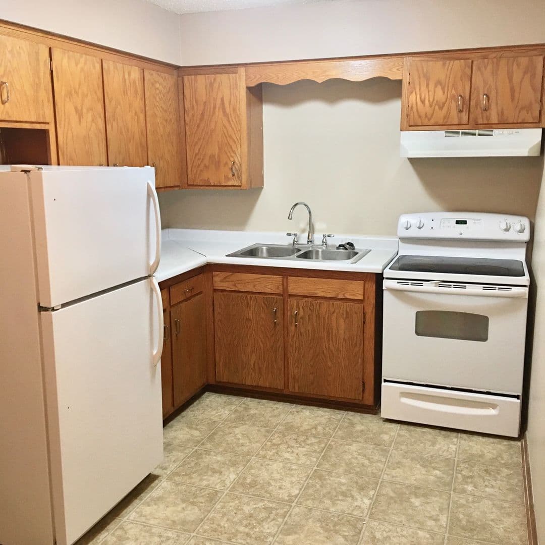 Elk River Apartment: 18594 Gary St