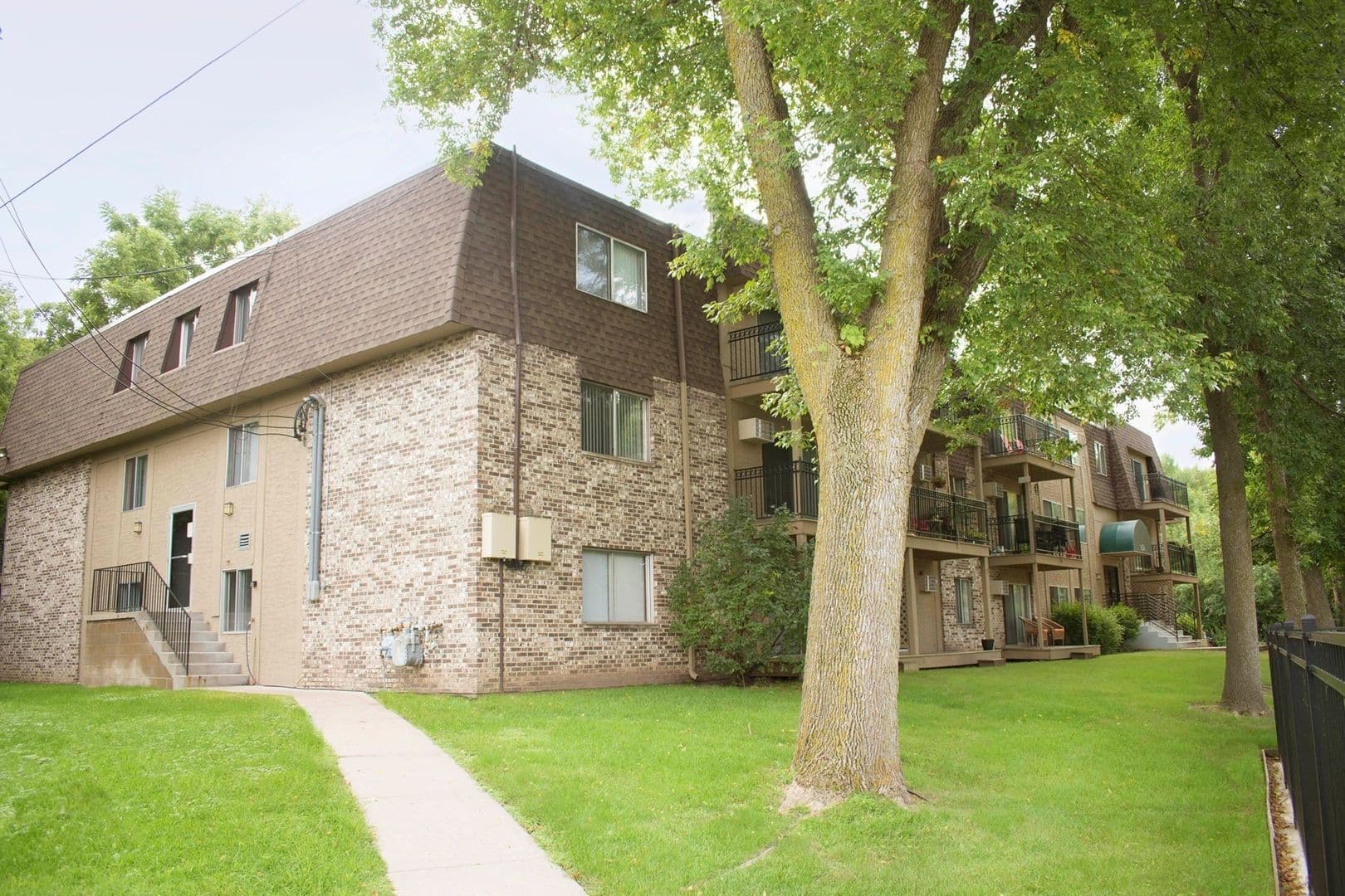 Excelsior Apartment: 832 3rd Ave S