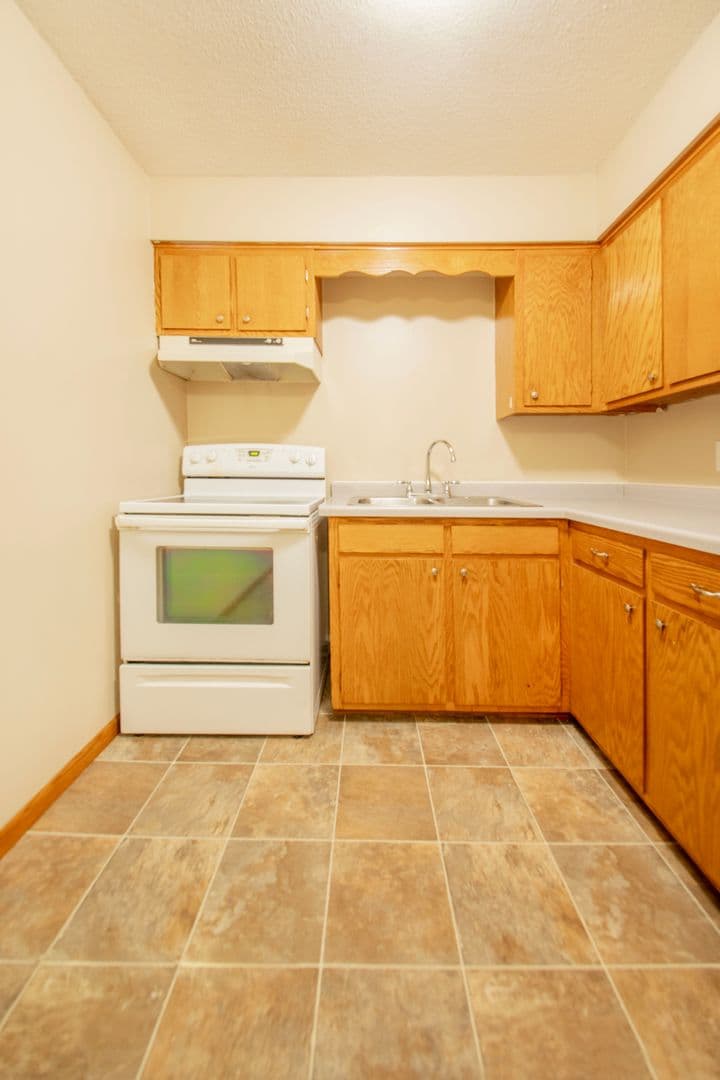 Elk River Apartment: 18594 Gary St