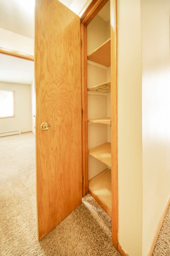 Elk River Apartment: 18594 Gary St