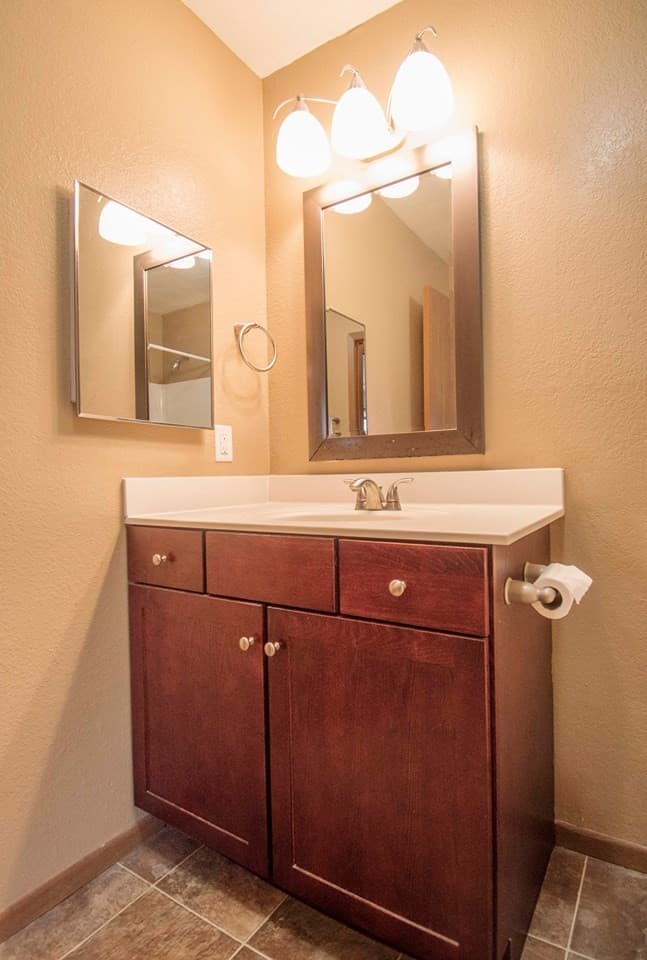 Plymouth Apartment: 4075 Lancaster Ln