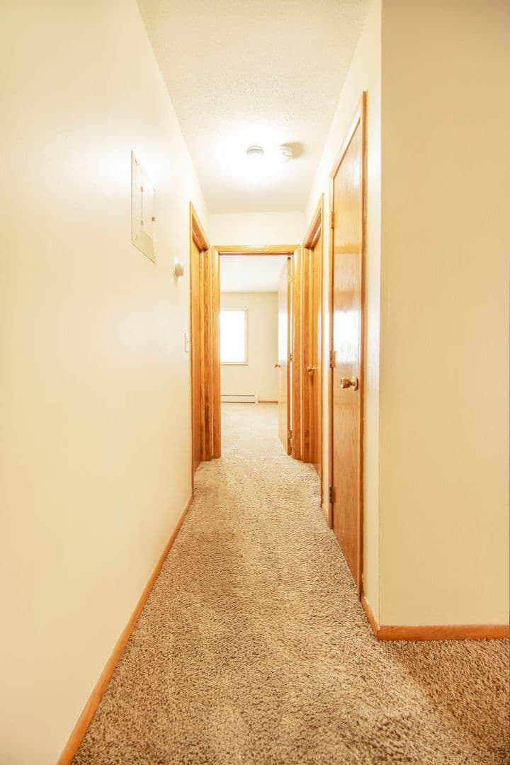 Elk River Apartment: 18594 Gary St
