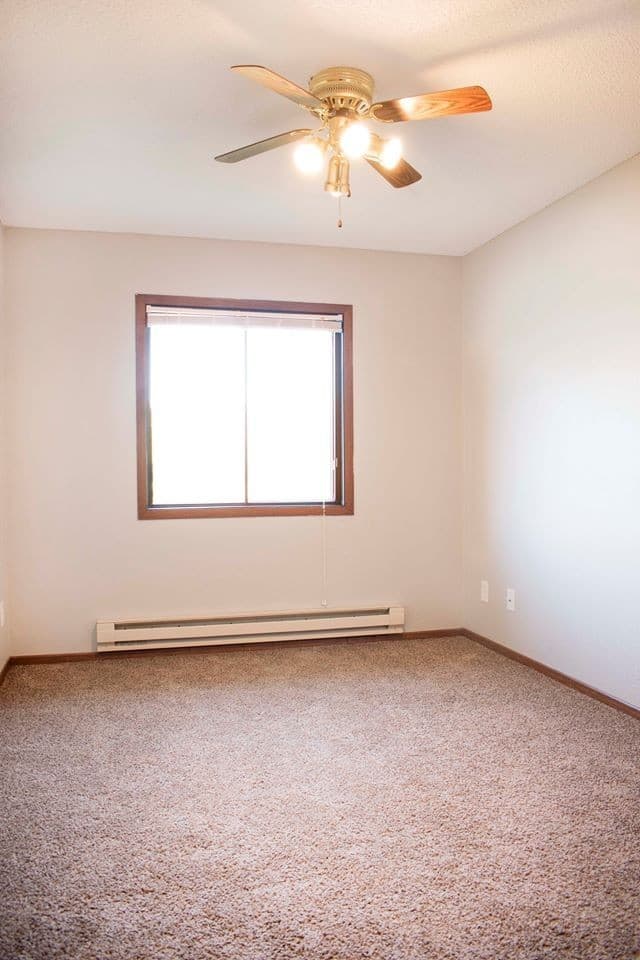 St. Bonifacius Apartment: 4075 Tower St