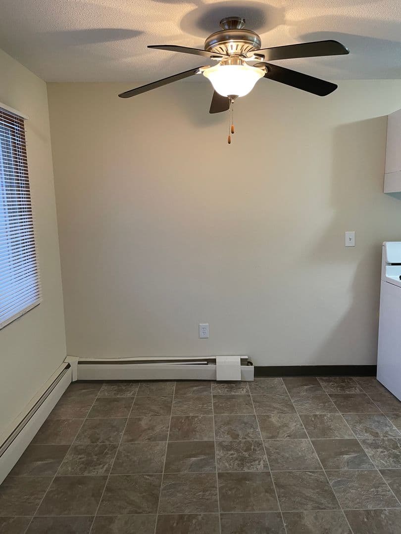 Farmington Apartment: 811 - 8th Street