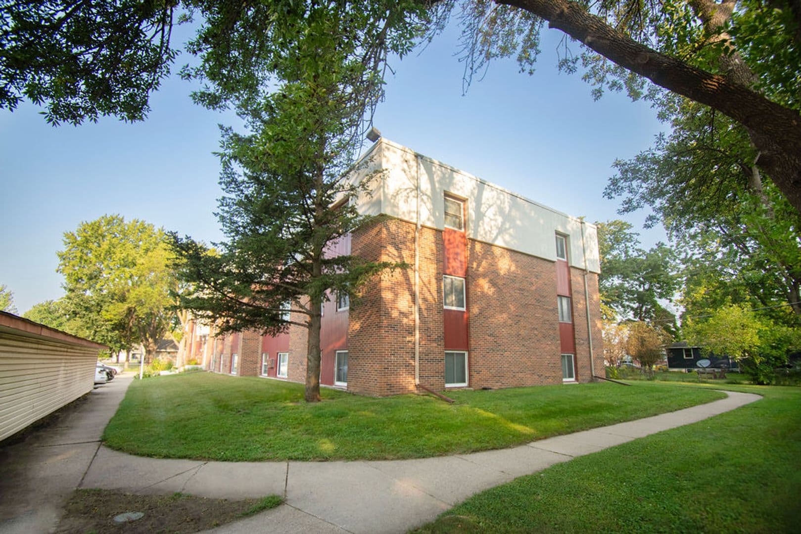 Farmington Apartment: 811 - 8th Street