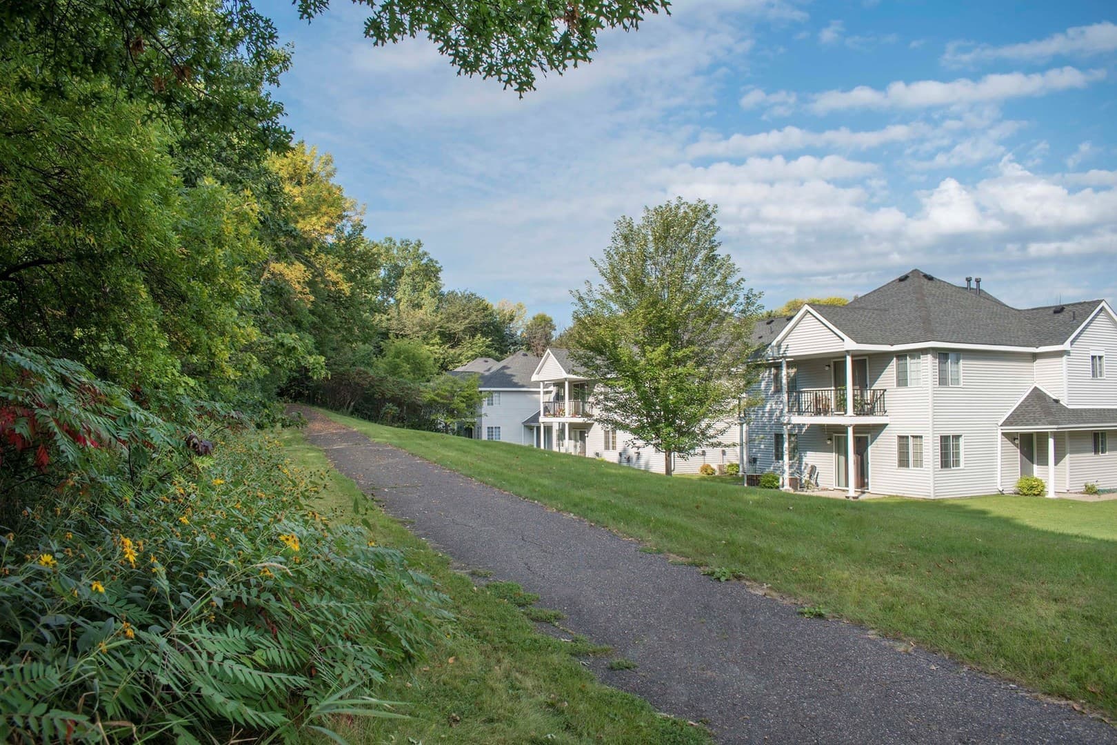 Plymouth Apartment: 4075 Lancaster Ln