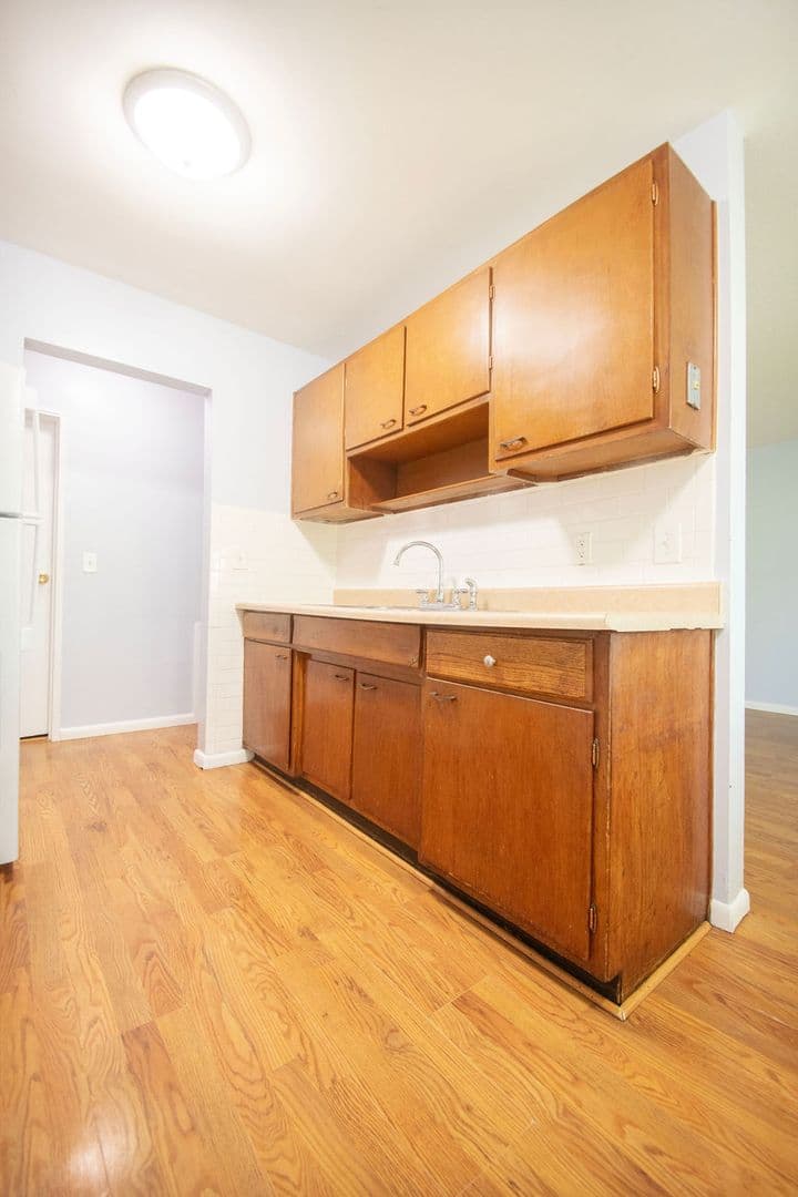 Richfield Apartment: 424 E 73rd St