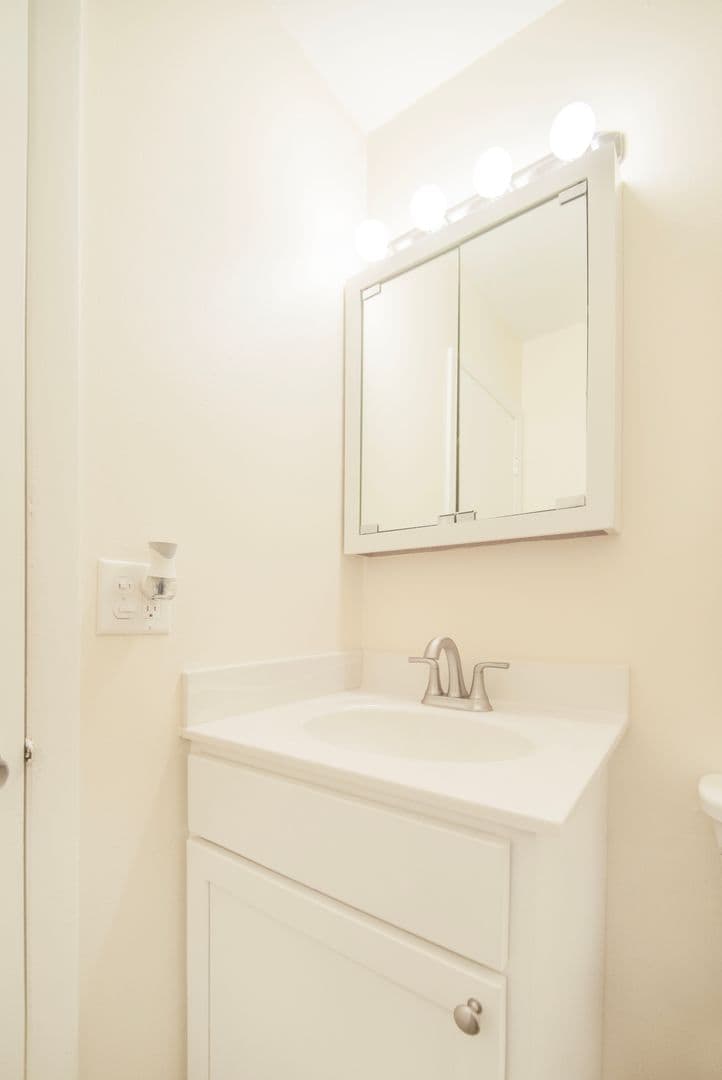 Excelsior Apartment: 840 3rd Avenue