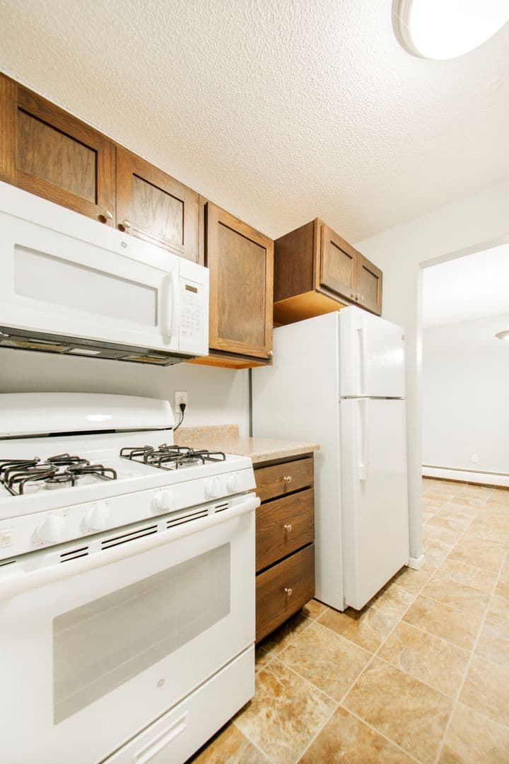 Chanhassen Apartment: 7721 Chanhassen Rd