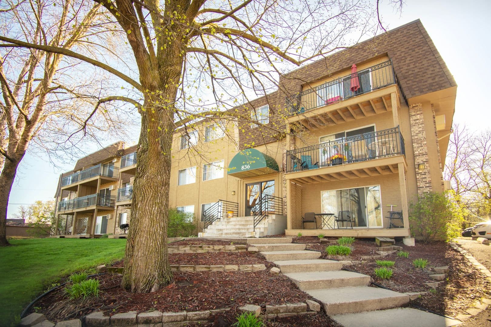 Excelsior Apartment: 832 3rd Ave S