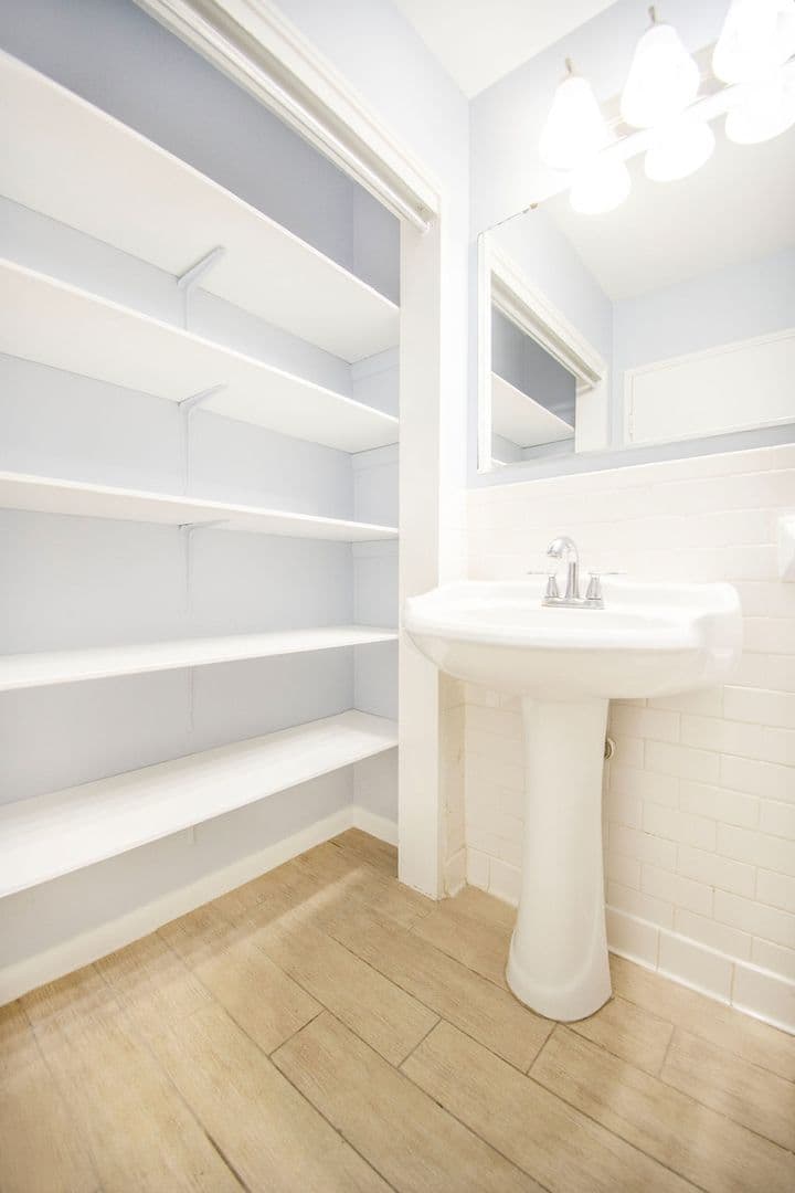 Richfield Apartment: 424 E 73rd St
