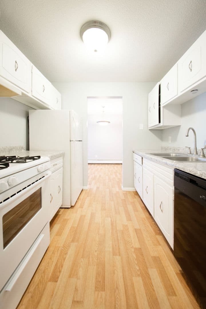 Chanhassen Apartment: 7721 Chanhassen Rd