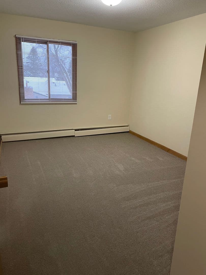 Farmington Apartment: 811 - 8th Street