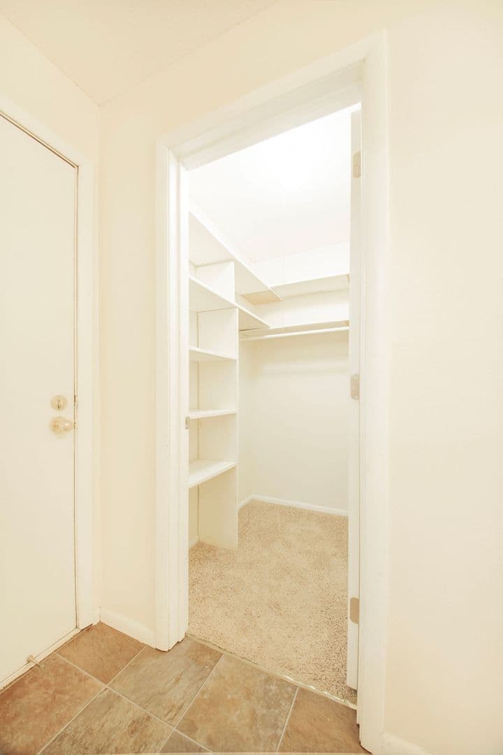 Excelsior Apartment: 832 3rd Ave S