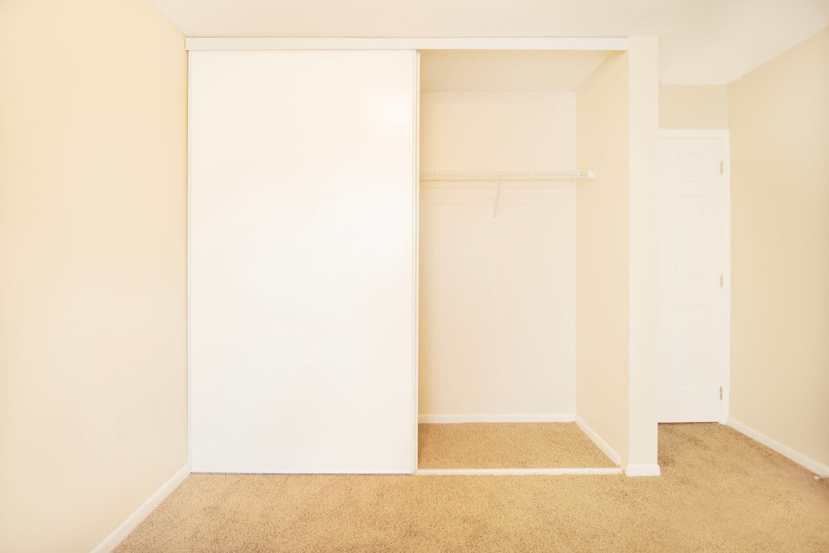 Plymouth Apartment: 17210 County Rd 6