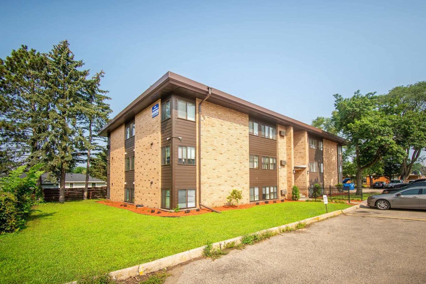 Richfield Apartment: 424 E 73rd St