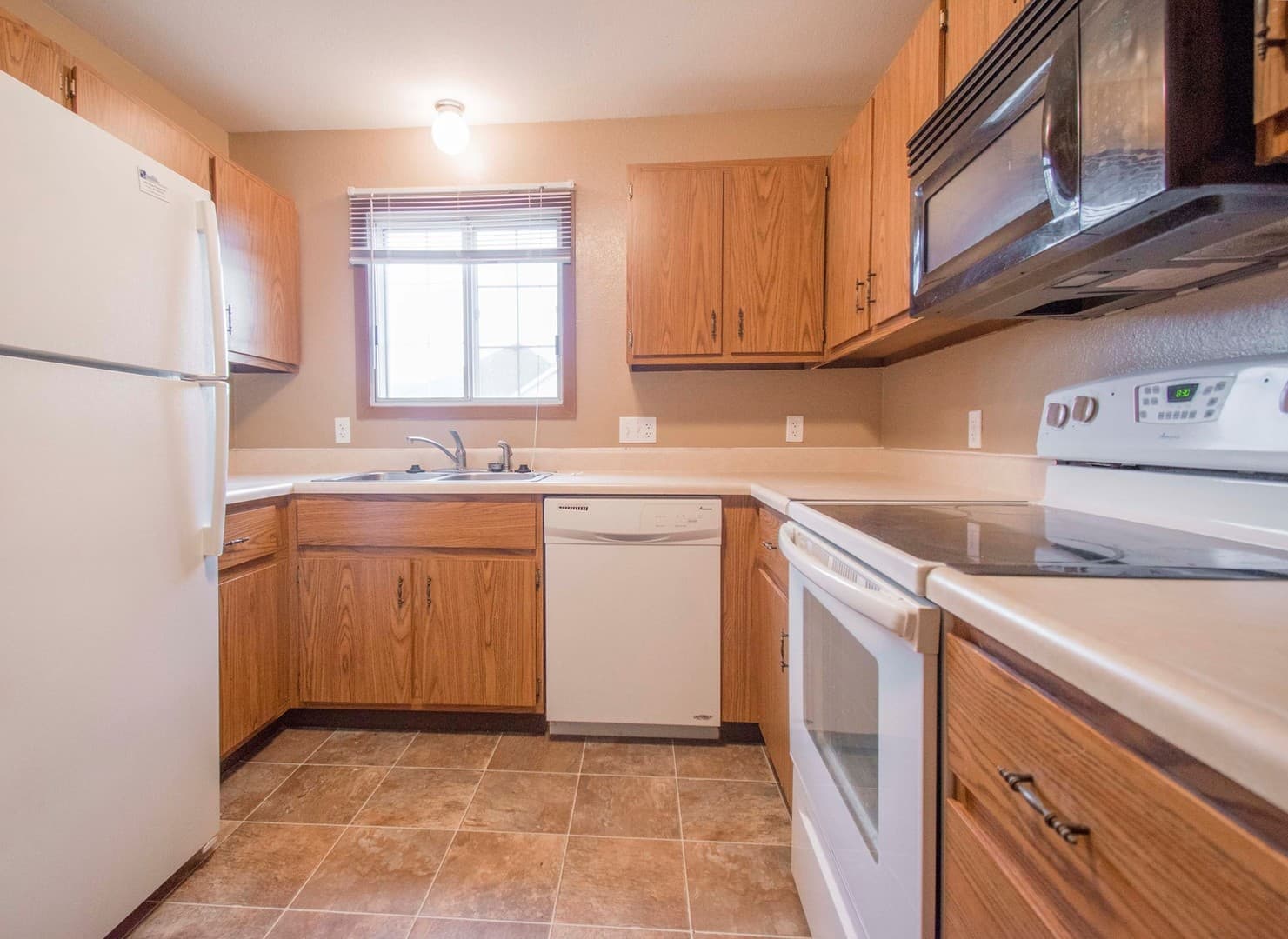 Plymouth Apartment: 4075 Lancaster Ln