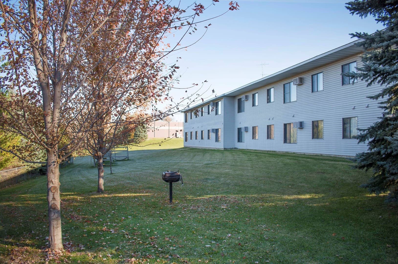 St. Bonifacius Apartment: 4075 Tower St
