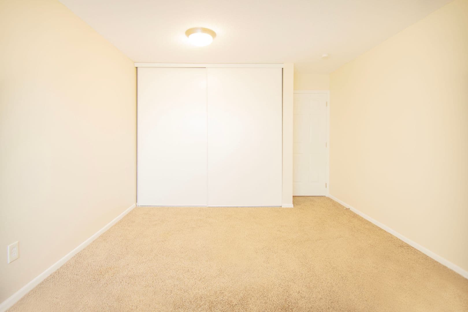 Plymouth Apartment: 17210 County Rd 6