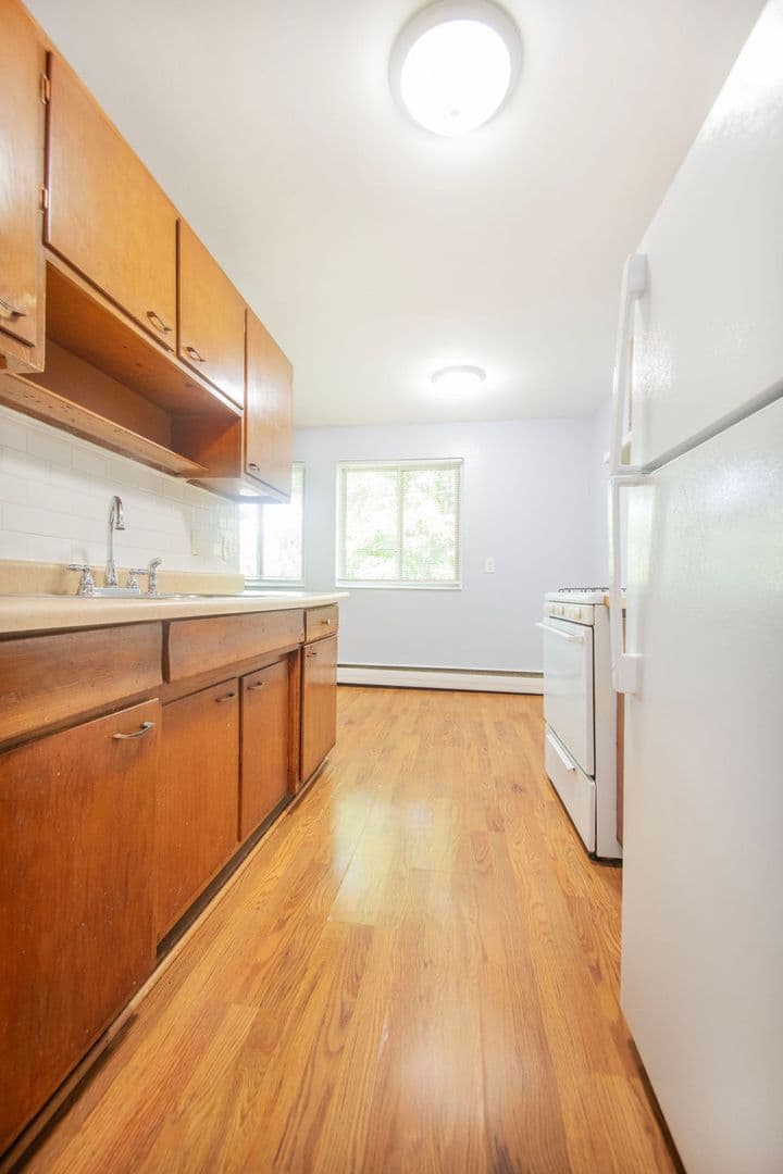 Richfield Apartment: 424 E 73rd St