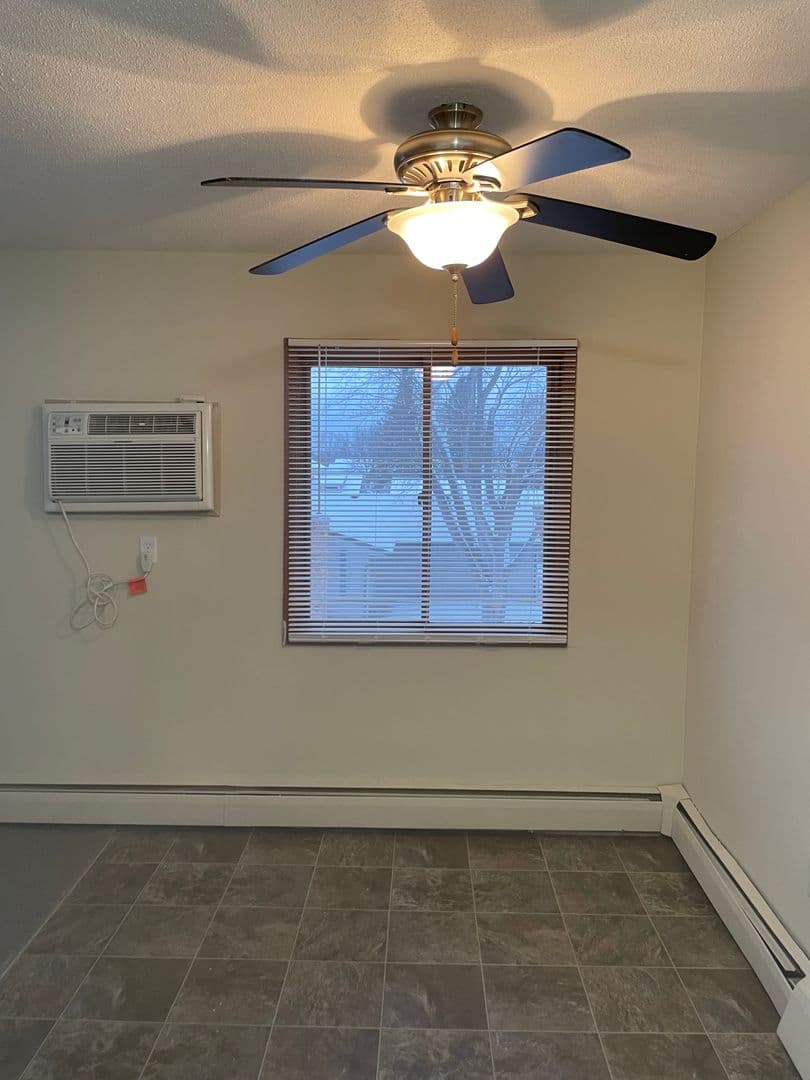 Farmington Apartment: 811 - 8th Street