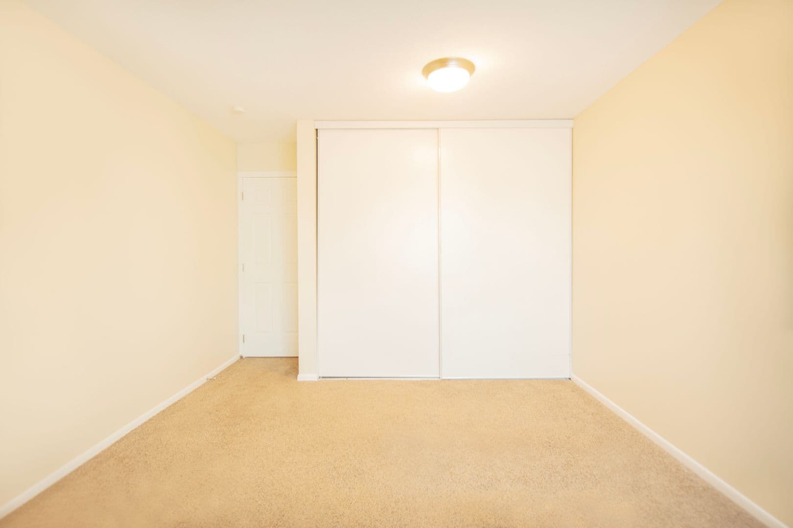 Plymouth Apartment: 17210 County Rd 6