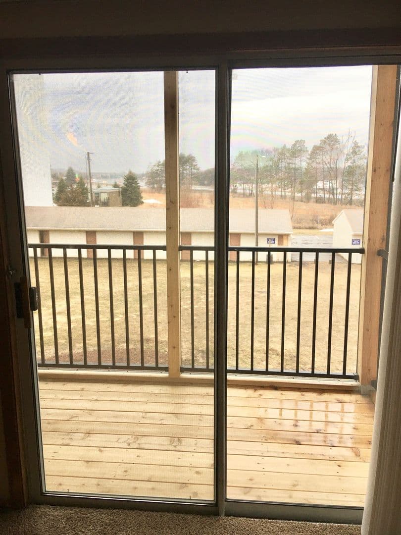 Elk River Apartment: 18594 Gary St