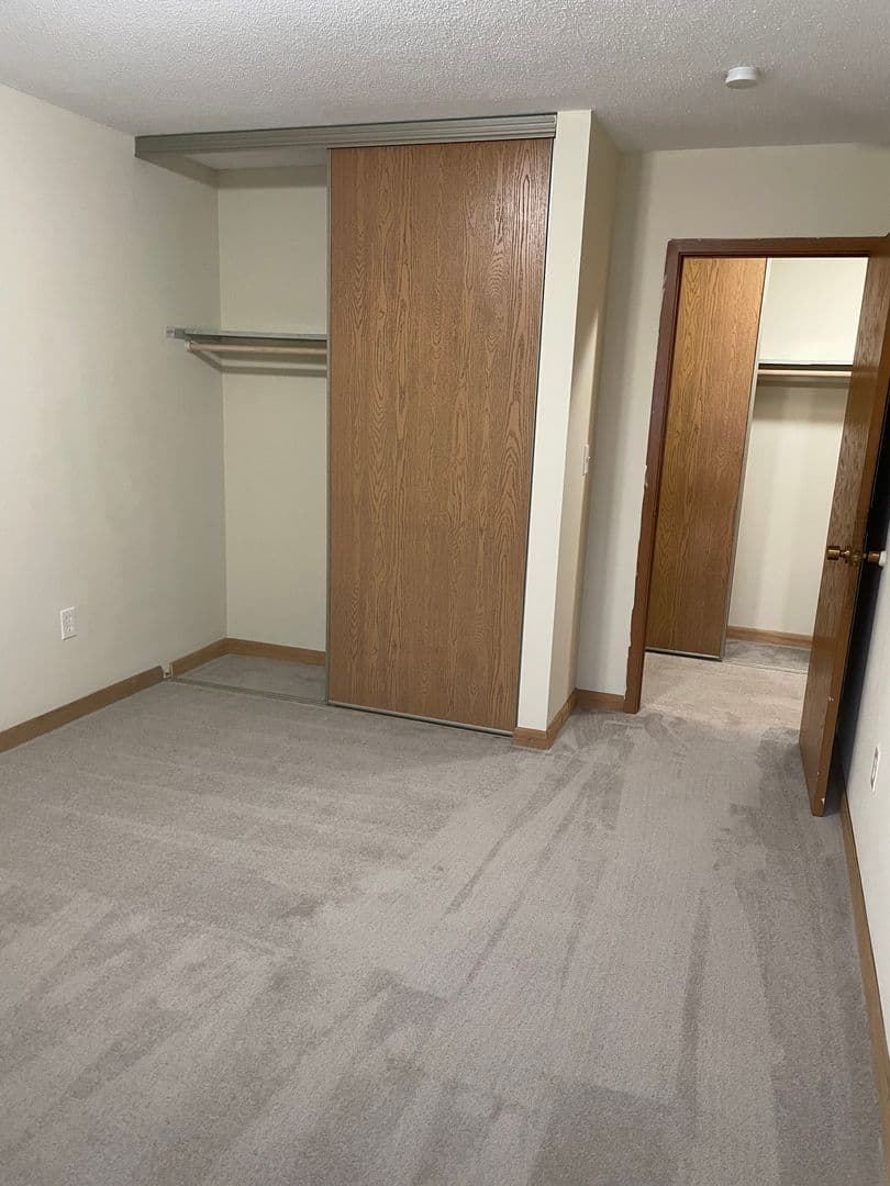 Farmington Apartment: 811 - 8th Street
