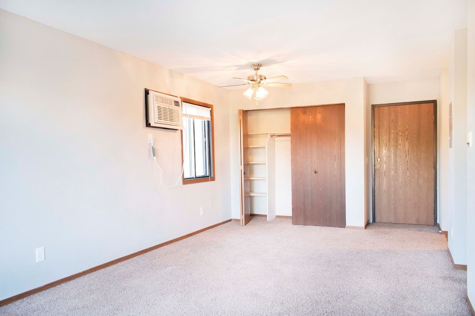 St. Bonifacius Apartment: 4075 Tower St