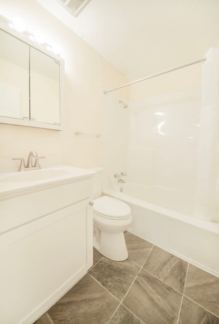 Excelsior Apartment: 840 3rd Avenue