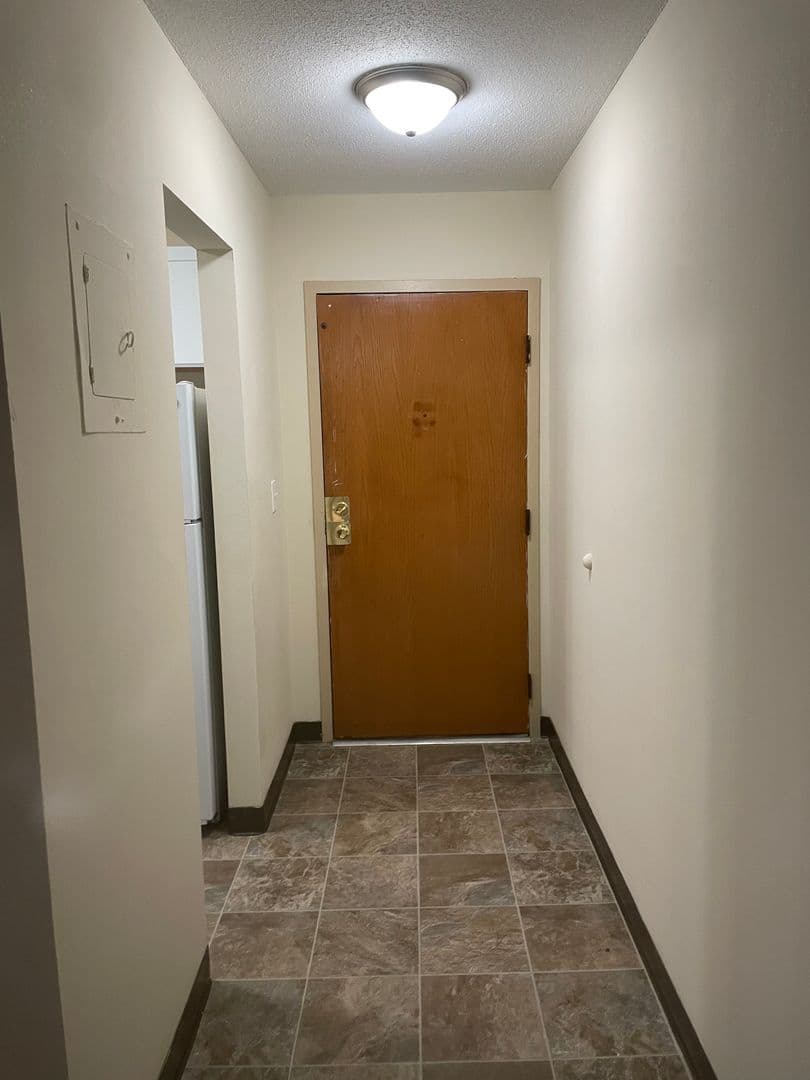 Farmington Apartment: 811 - 8th Street