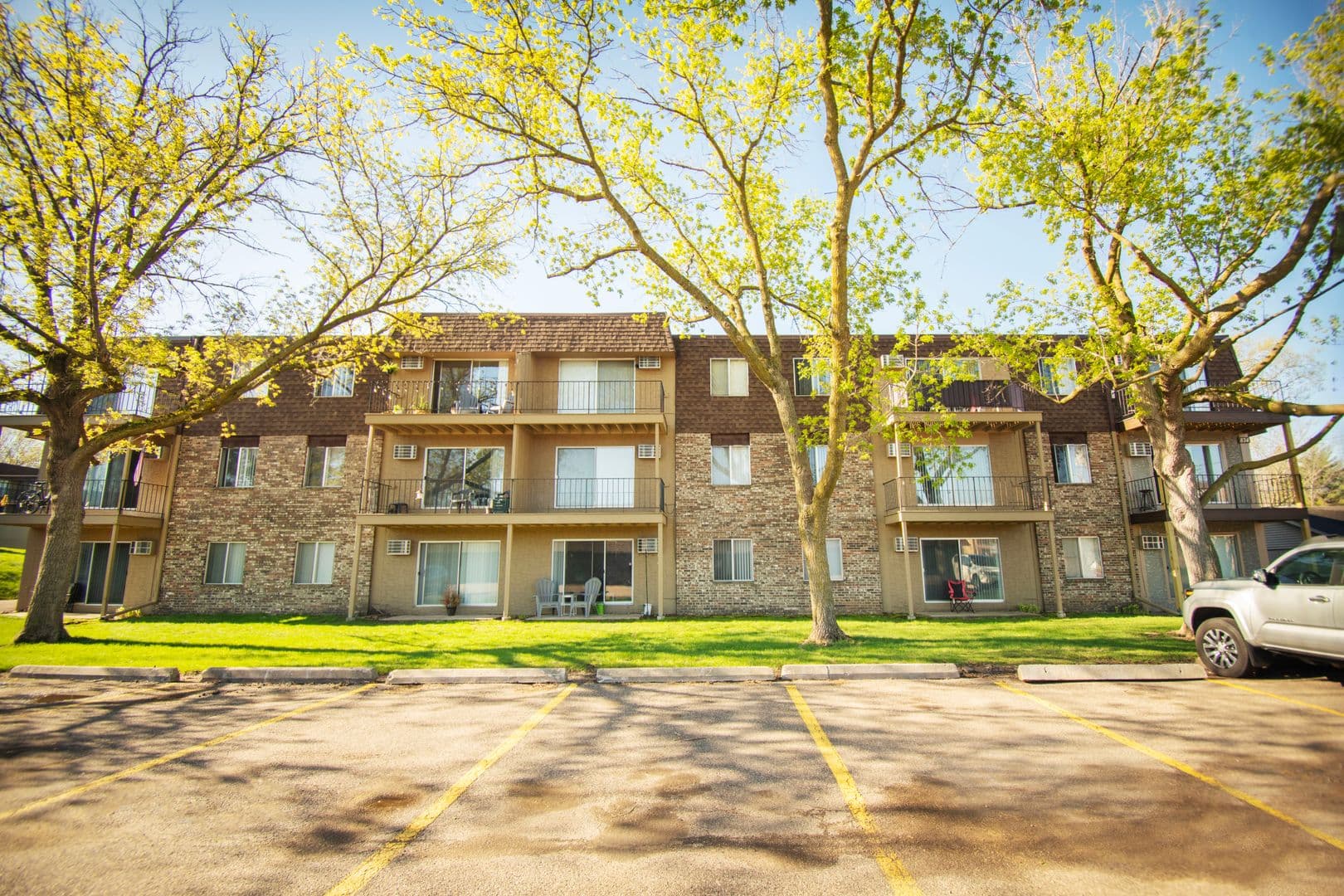 Excelsior Apartment: 832 3rd Ave S