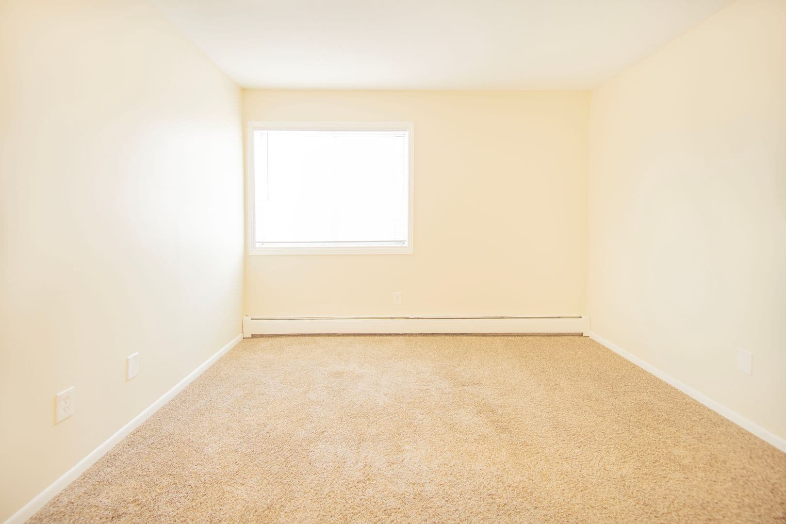 Plymouth Apartment: 17210 County Rd 6