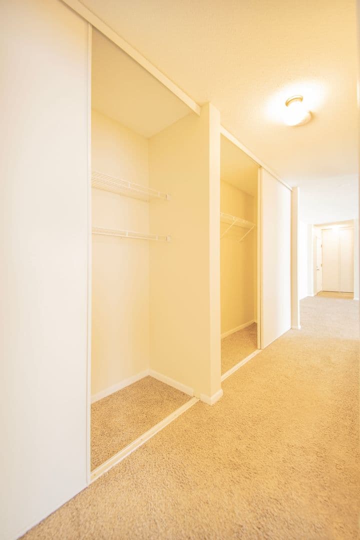 Plymouth Apartment: 17210 County Rd 6