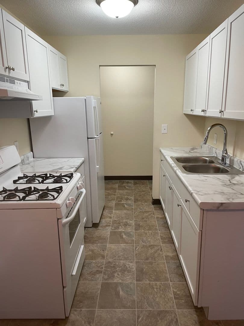 Farmington Apartment: 811 - 8th Street