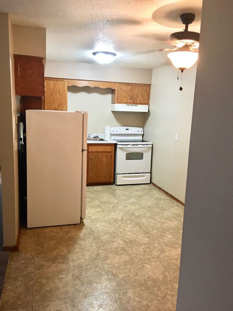 Elk River Apartment: 18594 Gary St