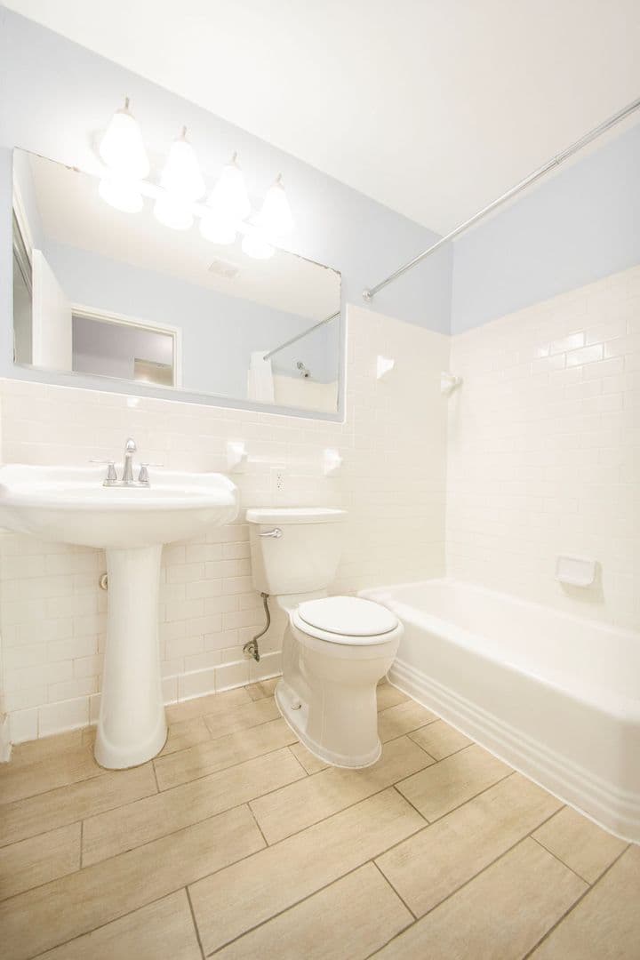 Richfield Apartment: 424 E 73rd St