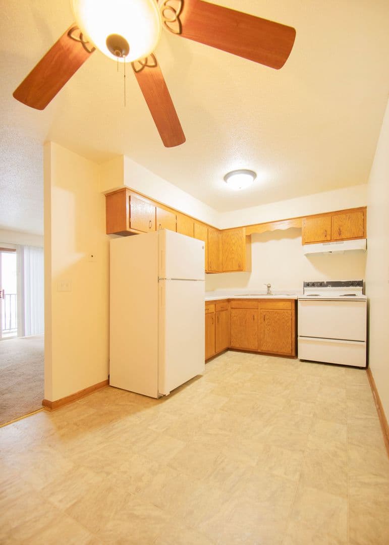 Elk River Apartment: 18594 Gary St