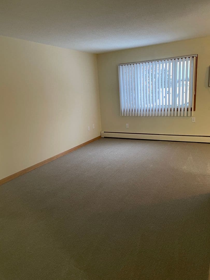 Farmington Apartment: 811 - 8th Street