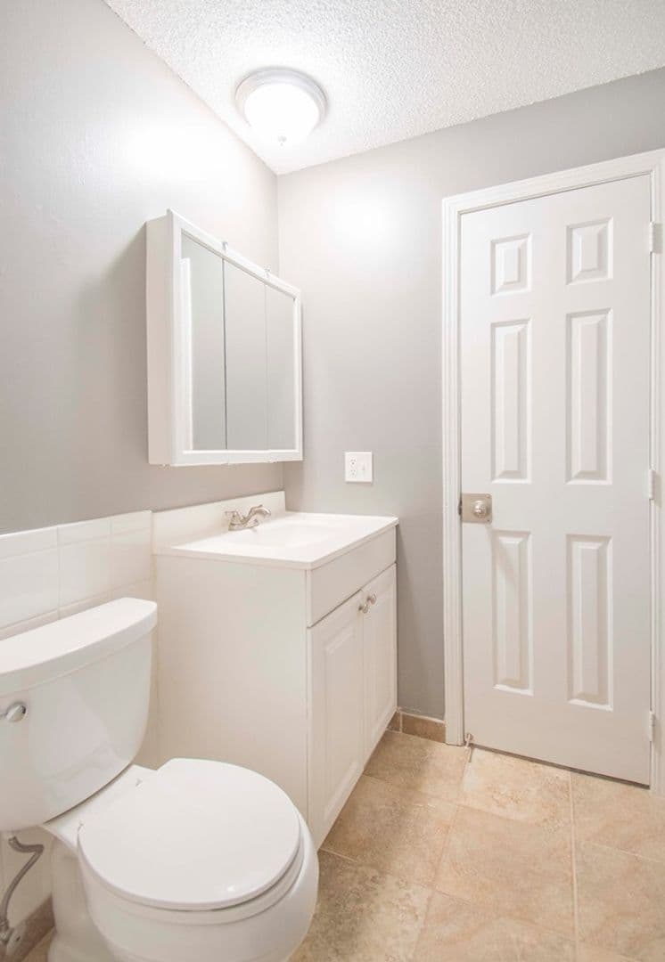Chanhassen Apartment: 7721 Chanhassen Rd