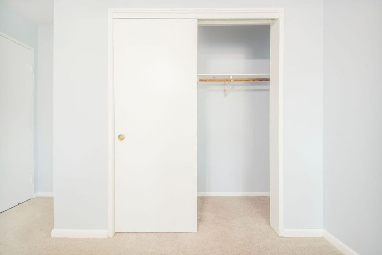 Richfield Apartment: 424 E 73rd St