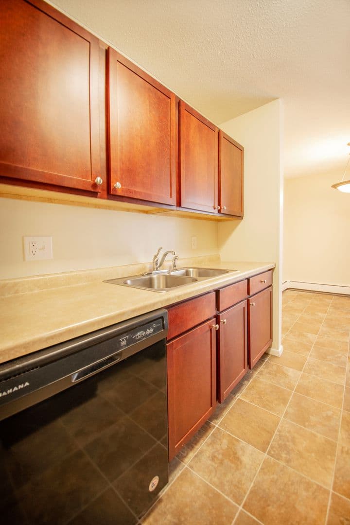 Plymouth Apartment: 17210 County Rd 6