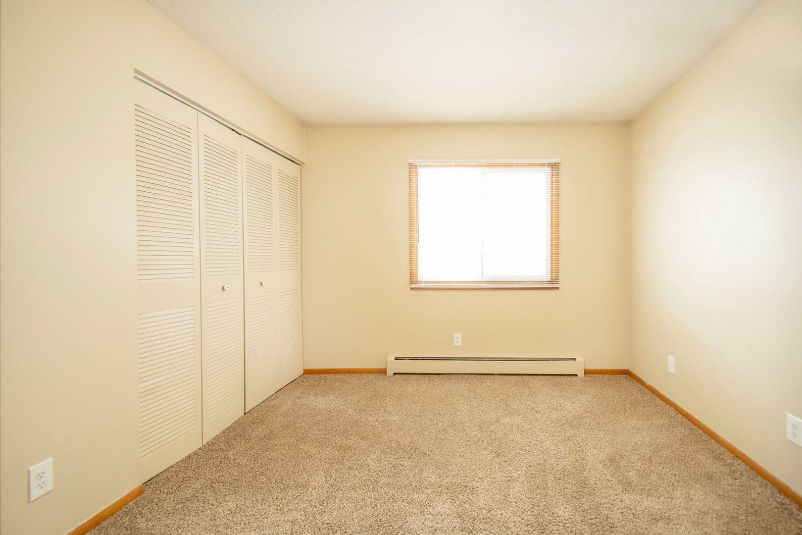 Elk River Apartment: 18594 Gary St