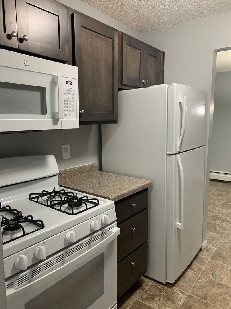 Chanhassen Apartment: 7721 Chanhassen Rd
